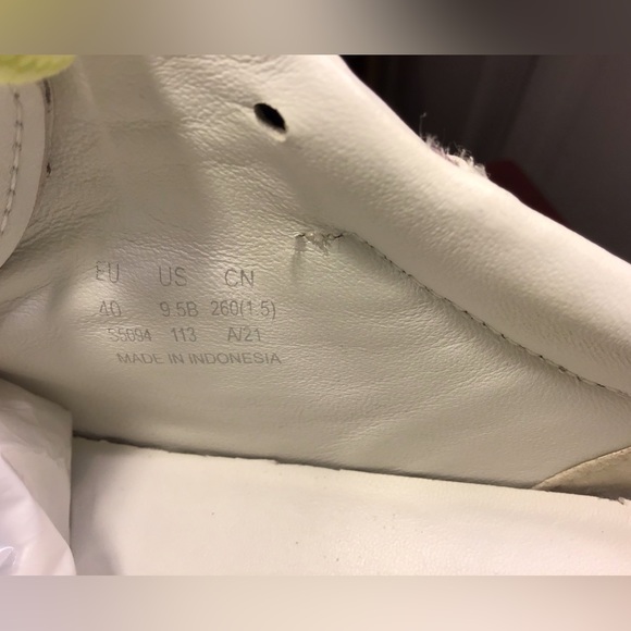 STUART WEITZMAN Leather Sneaker. - Picture 11 of 16